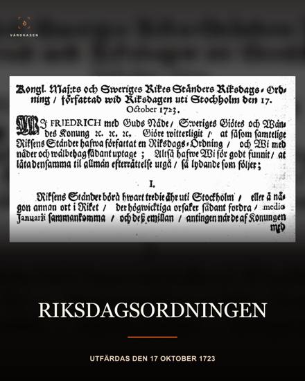 Historiskt tryck av riksdagsordningen daterad 17 oktober 1723, titelavsnitt och början av paragraf I. Faksimil via Wikimedia Commons, Public Domain Mark 1.0 och PD-old-70-expired. Tryckupplaga inte identifierad. Layout och typografi av Vårdkasen.